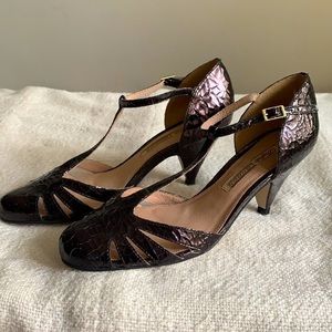Buffalo London T-strap brown cracked leather vintage style heel